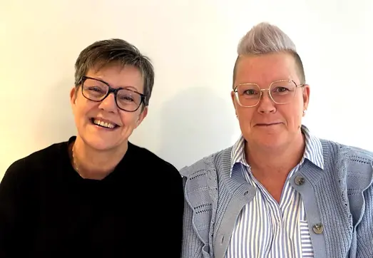 Bild på två kvinnor