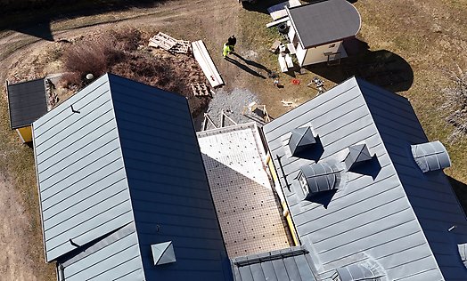 Mcmuseet sett från luften och plattan som ska gjutas