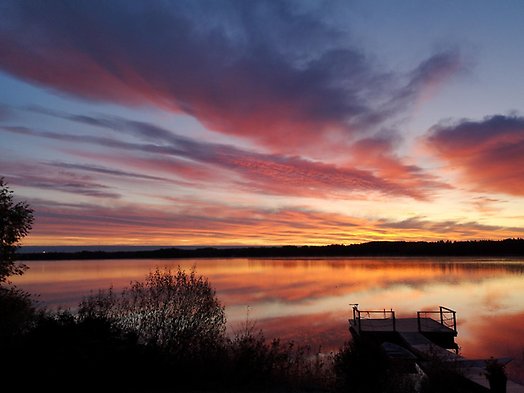 Bild visar solnedgång över Östersjön, Borgåsen i Surahammar