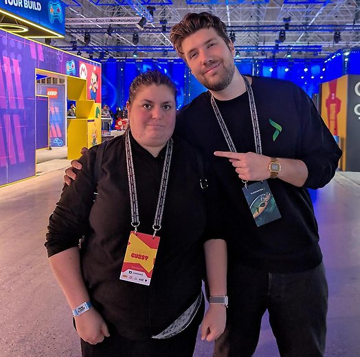 Bild visar en av våra deltagare tillsammans med streamern l22.
